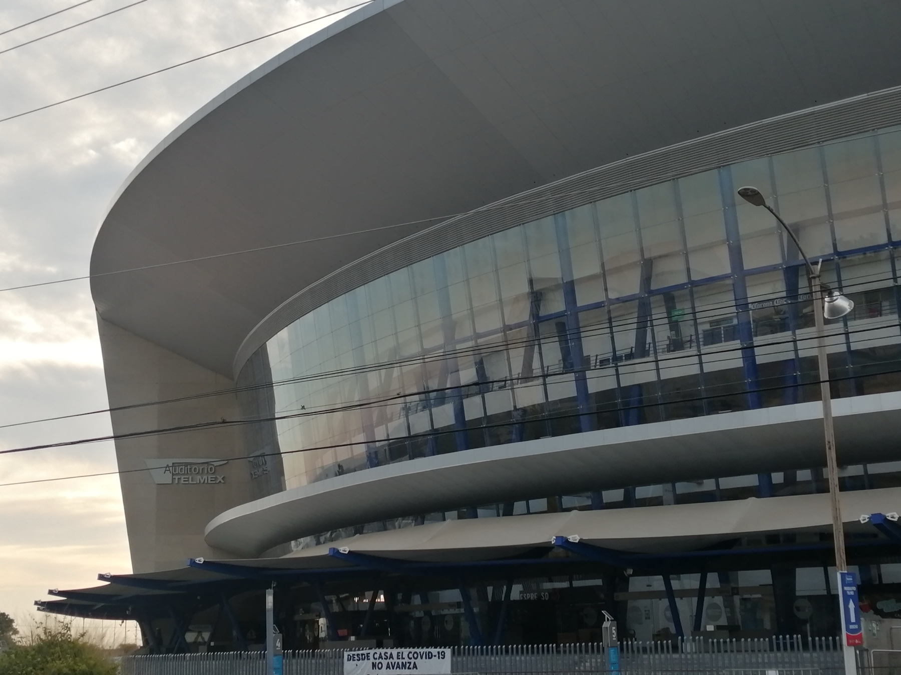 Fachada del Auditorio Telmex en Belenes, Zapopan